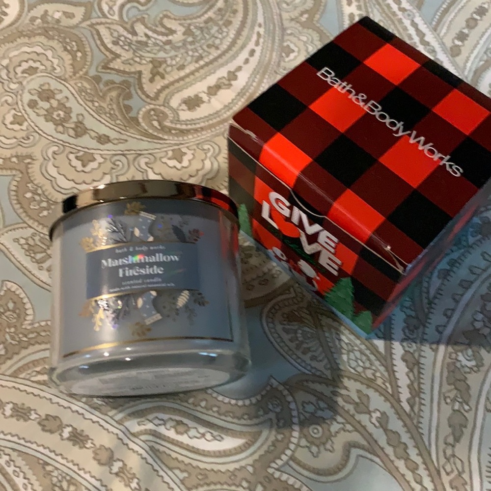 Bath&Body Works “Marshmallow Fireside” candle🔥